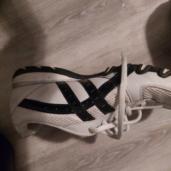 Women's size 6 Sketchers - Picture 3 of 3